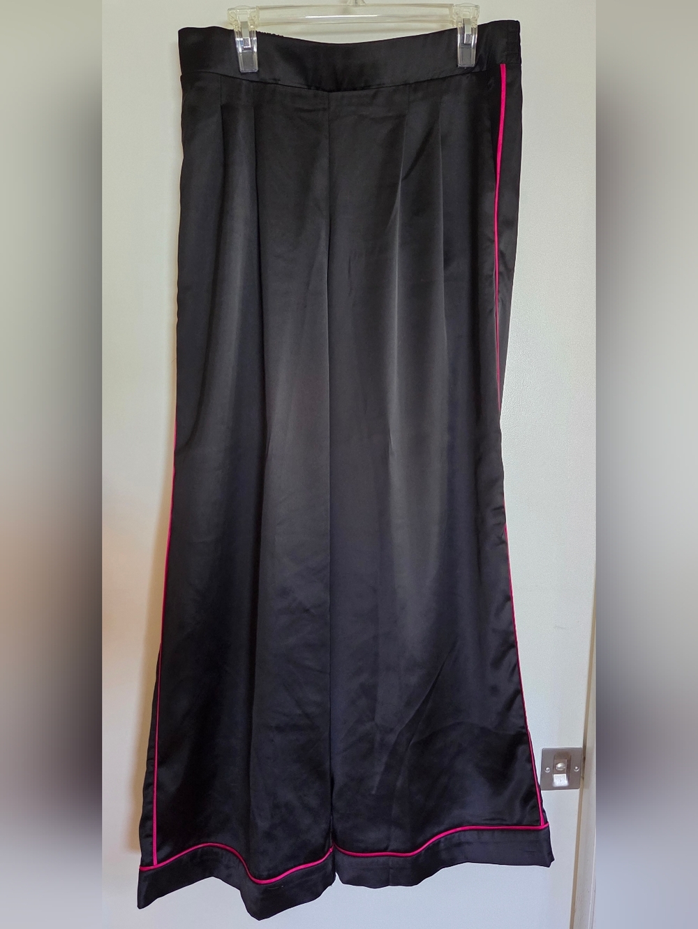 torrid Black Satin Wide leg pants with Hot Pink Piping